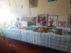 "С творчеством по жизни" - выставка декоративно-прикладного творчества