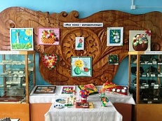 «Моя мама – рукодельница» - выставка семейного декоративного творчества