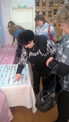 "На левой стороне груди"