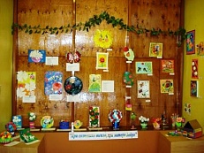 Выставка декоративно-прикладного творчества  «При солнышке тепло, при матери добро»