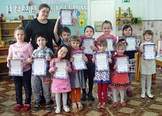Награждение за участие в выставке «Рождественский веночек»