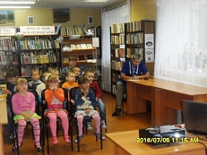"С книжных полок на экран"