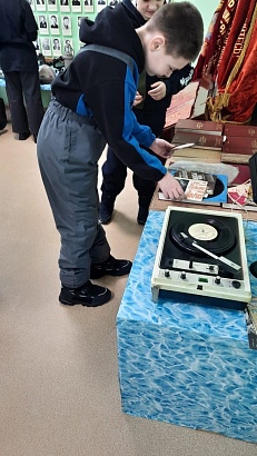 <Эта забытая пластинка> - Выставка - обзор