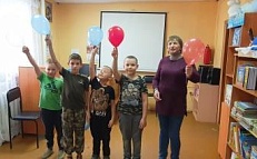 "Белый, синий, красный цвет - символ славы и побед" - Игровая программа
